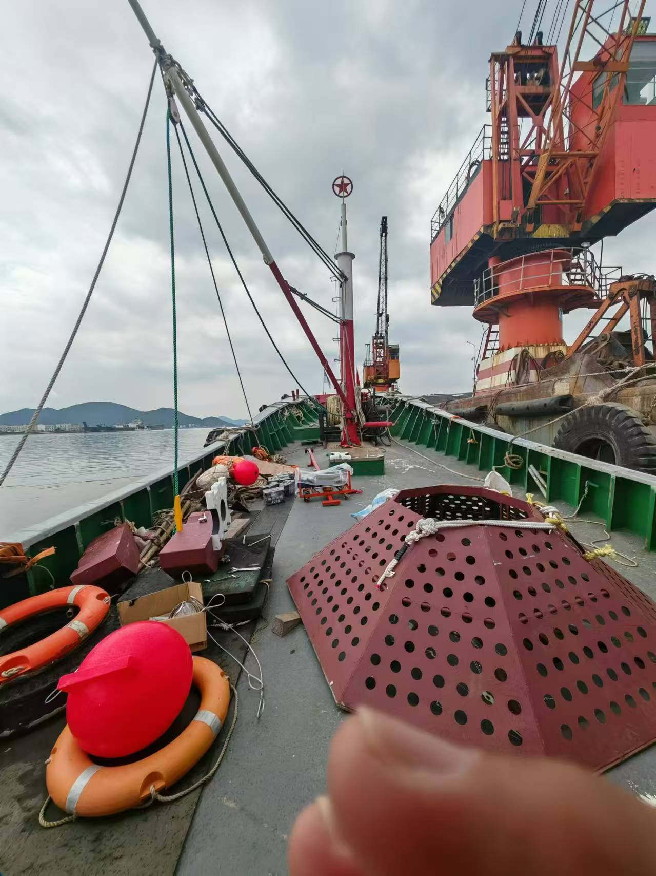 图2.2 设备布放回收现场1